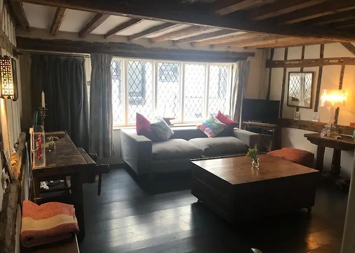 Hastings Old Town. Cottage - By The Sea